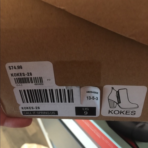 Call it Spring-high heeled booties size 9 - Picture 2 of 2